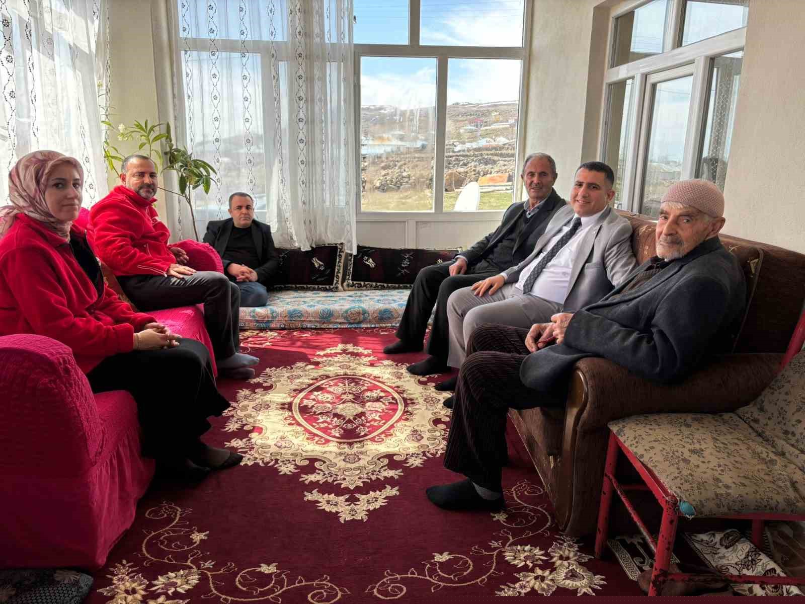 Kızılay’dan yalnız yaşayan yaşlılara bayram ziyareti
