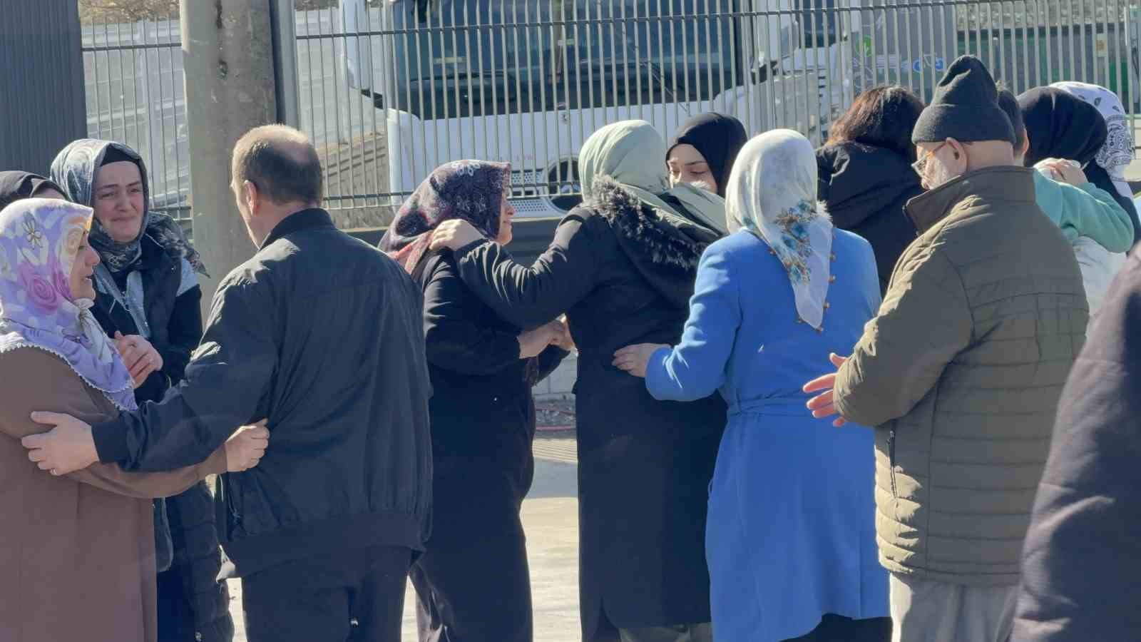 Kızına kahvaltıya giderken feci son: Kaza anı güvenlik kamerasında
