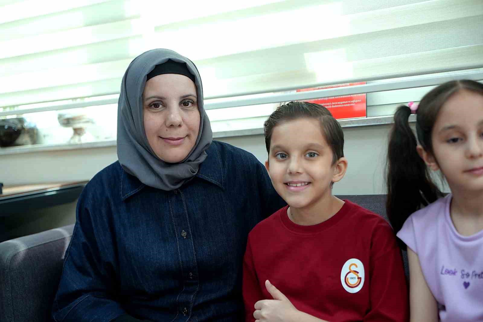 Kızını karaciğer nakli beklerken kaybetti, oğlu organ bağışıyla hayata tutundu
