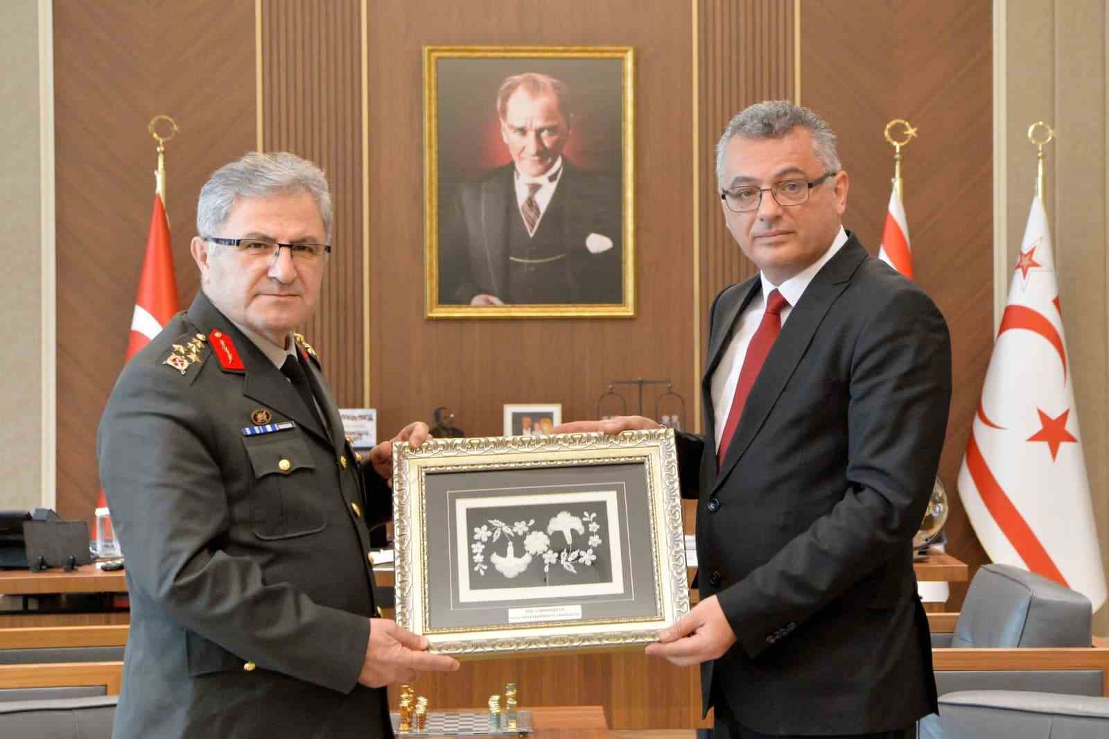 KKTC Cumhurbaşkanı Erhürman, Kara Kuvvetleri Komutanı Orgeneral Tokel ile görüştü

