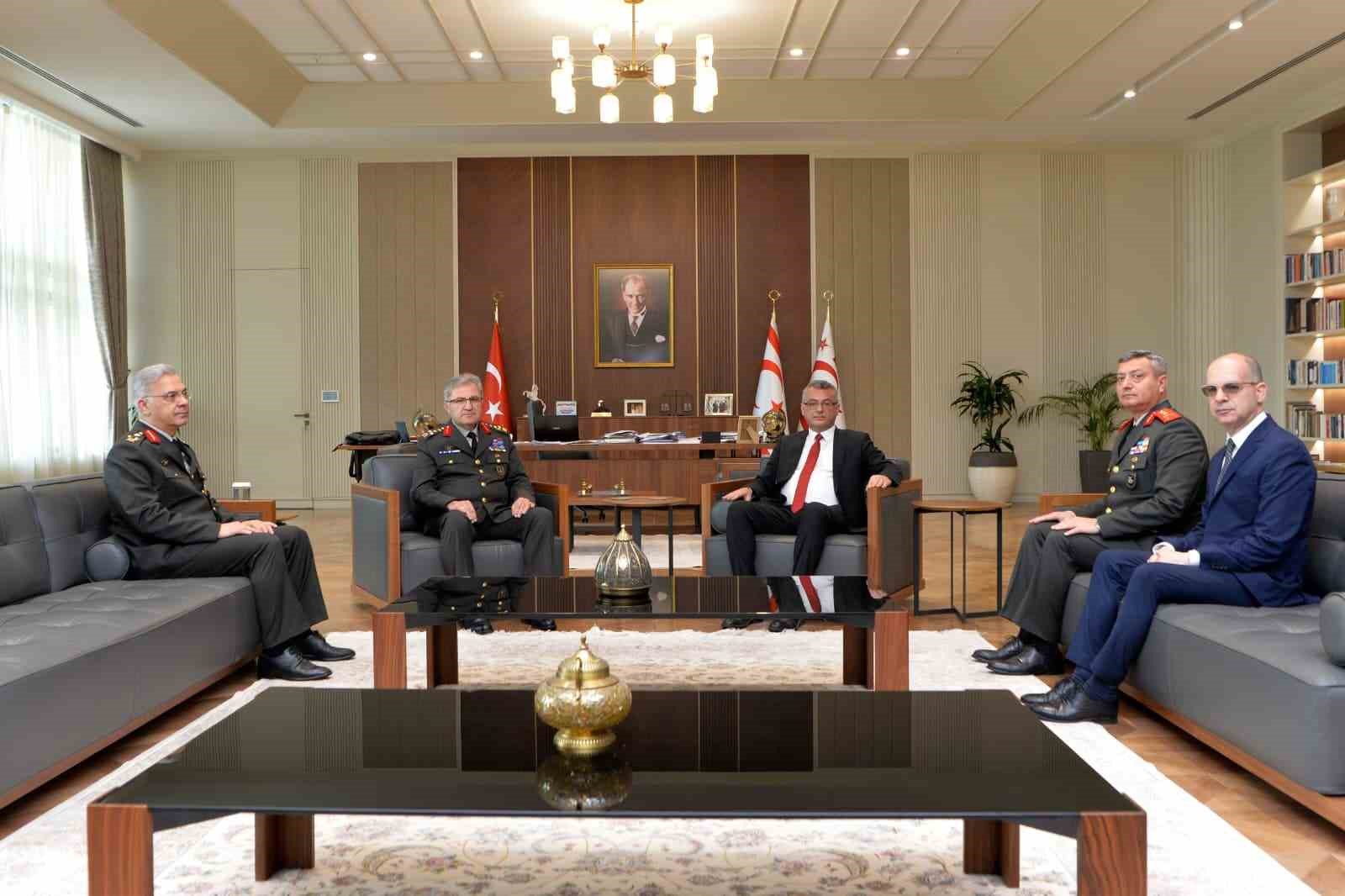 KKTC Cumhurbaşkanı Erhürman, Kara Kuvvetleri Komutanı Orgeneral Tokel ile görüştü
