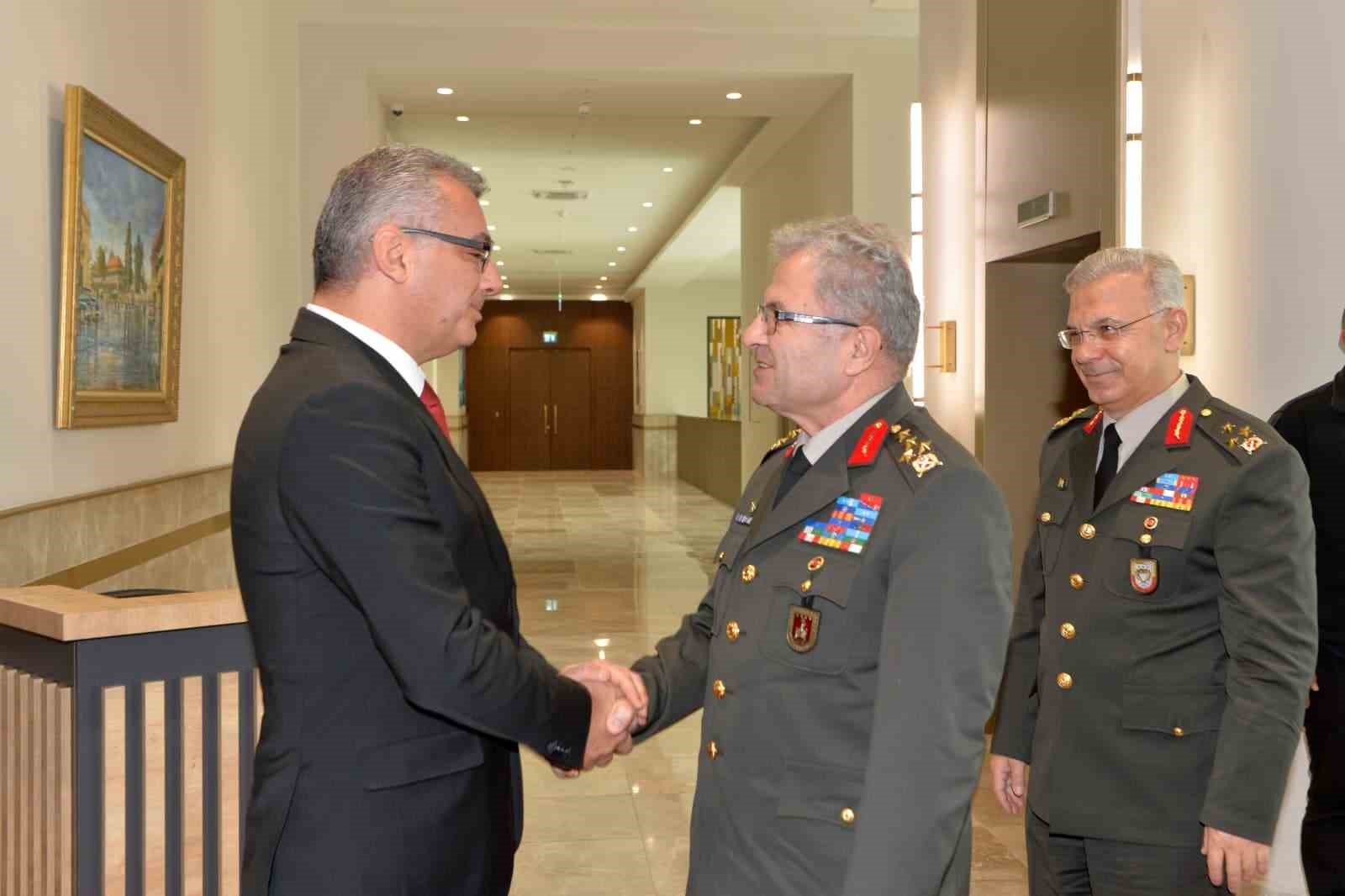 KKTC Cumhurbaşkanı Erhürman, Kara Kuvvetleri Komutanı Orgeneral Tokel ile görüştü
