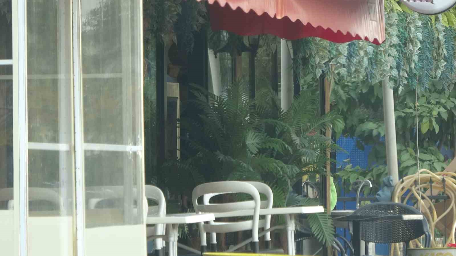 Klima borusu bomba gibi patladı: Müşteriler sokağa kaçtı
