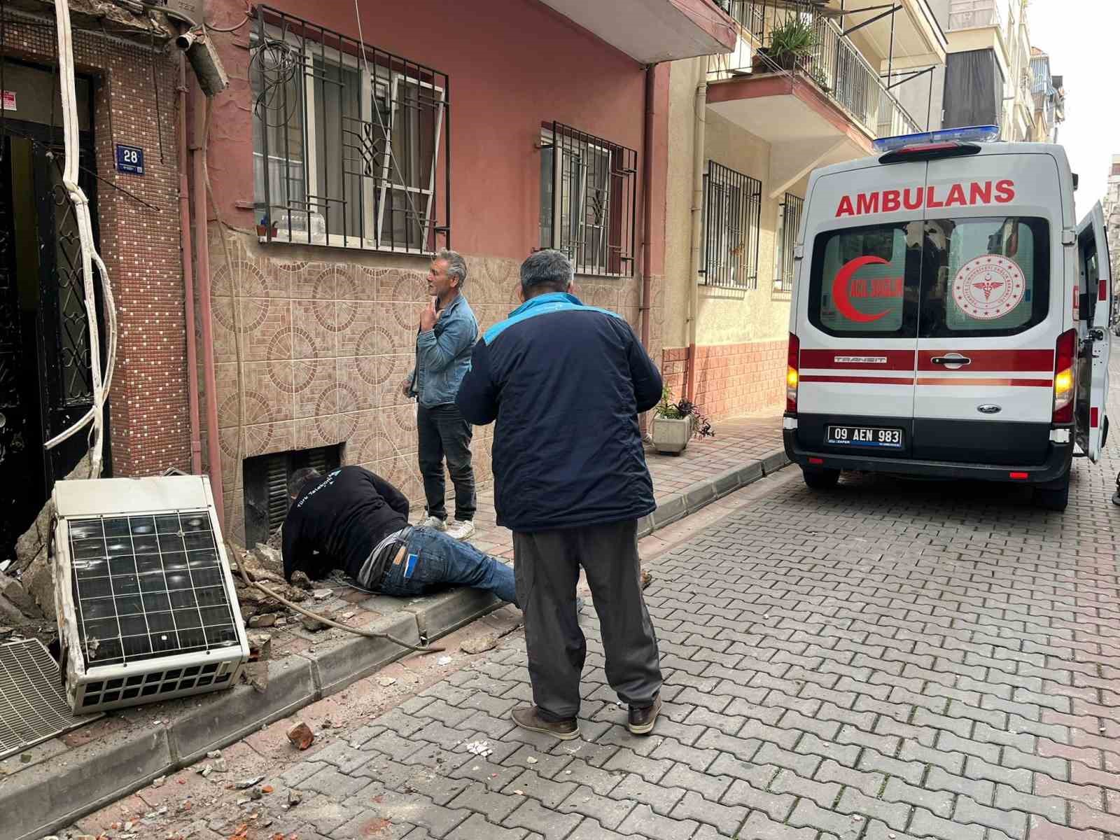 Klima motoru yerinden çıktı, işçi yere çakıldı
