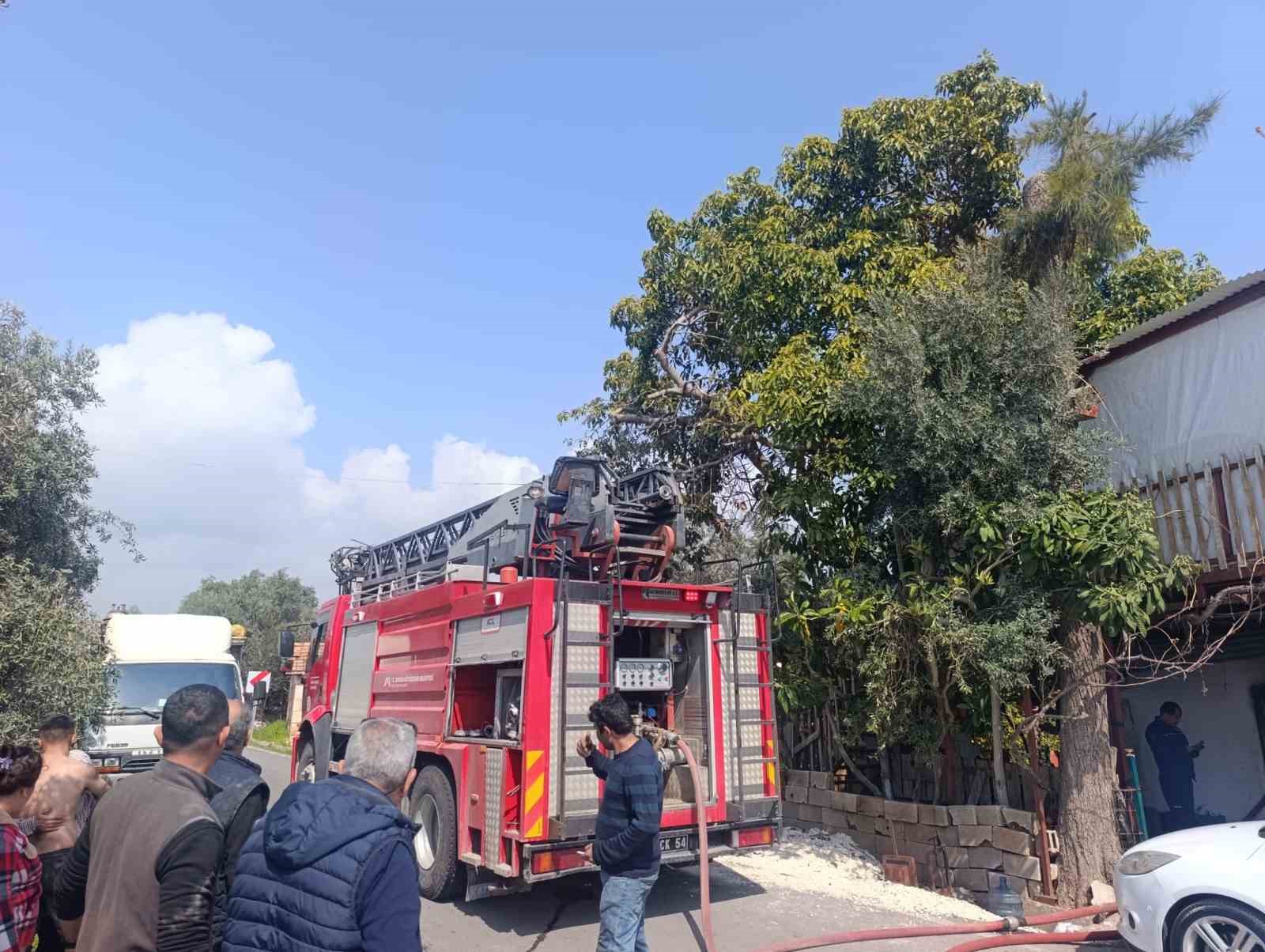 Klimadan çıkan yangın ekiplerin müdahalesiyle söndürüldü
