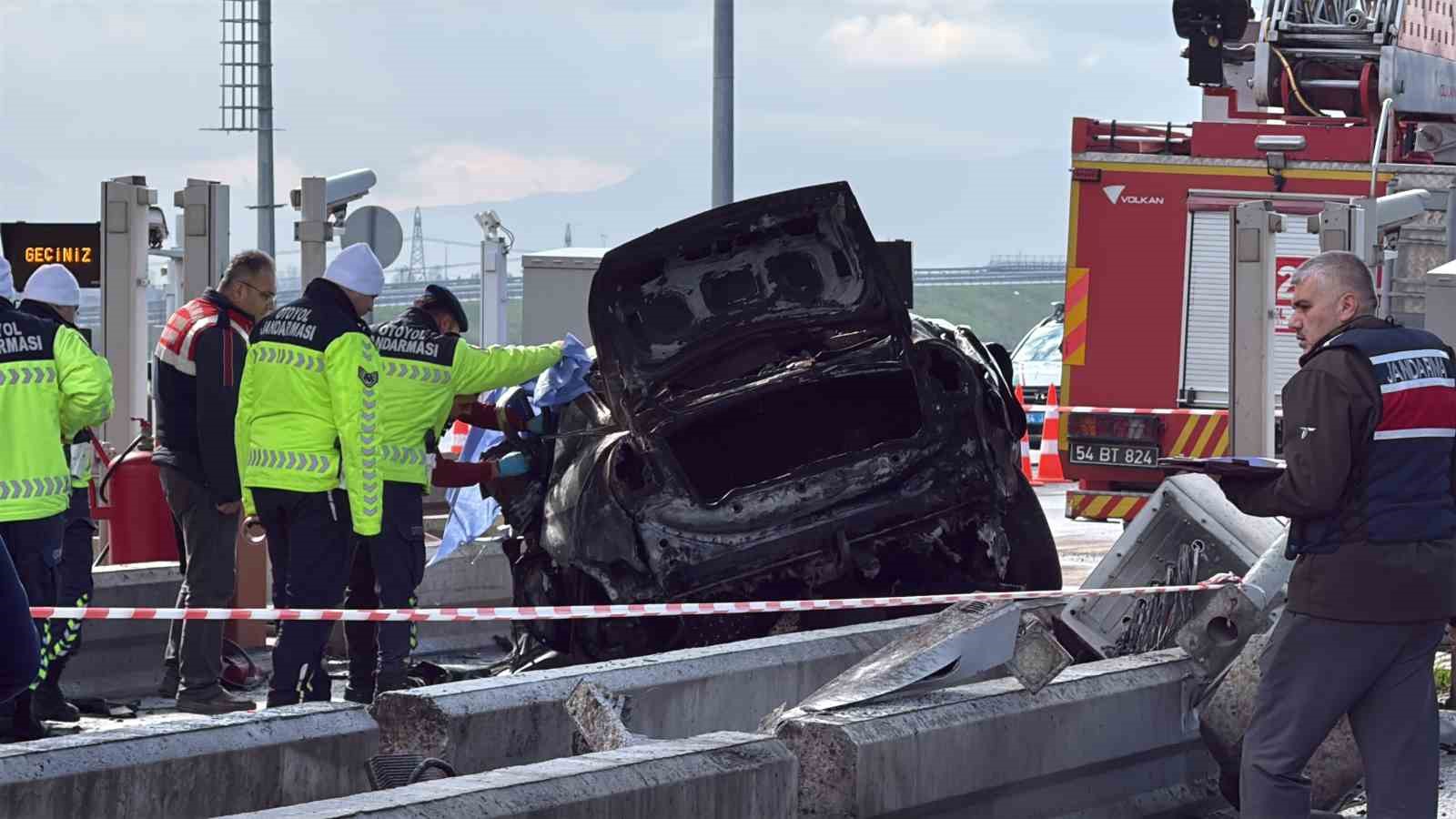 KMO’da feci kaza: Bariyerlere çarptı alev aldı, sürücü olay yerinde hayatını kaybetti
