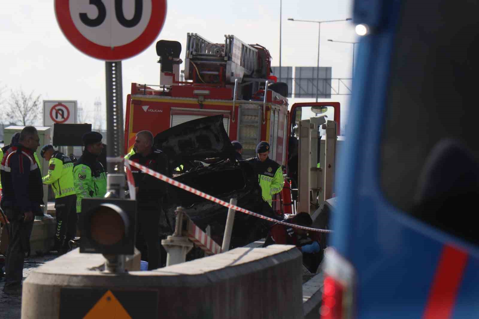 KMO’da feci kaza: Bariyerlere çarptı alev aldı, sürücü olay yerinde hayatını kaybetti
