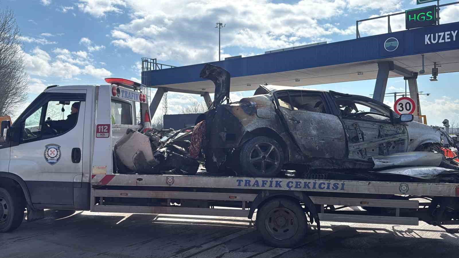 KMO’da feci kaza: Bariyerlere çarptı alev aldı, sürücü olay yerinde hayatını kaybetti
