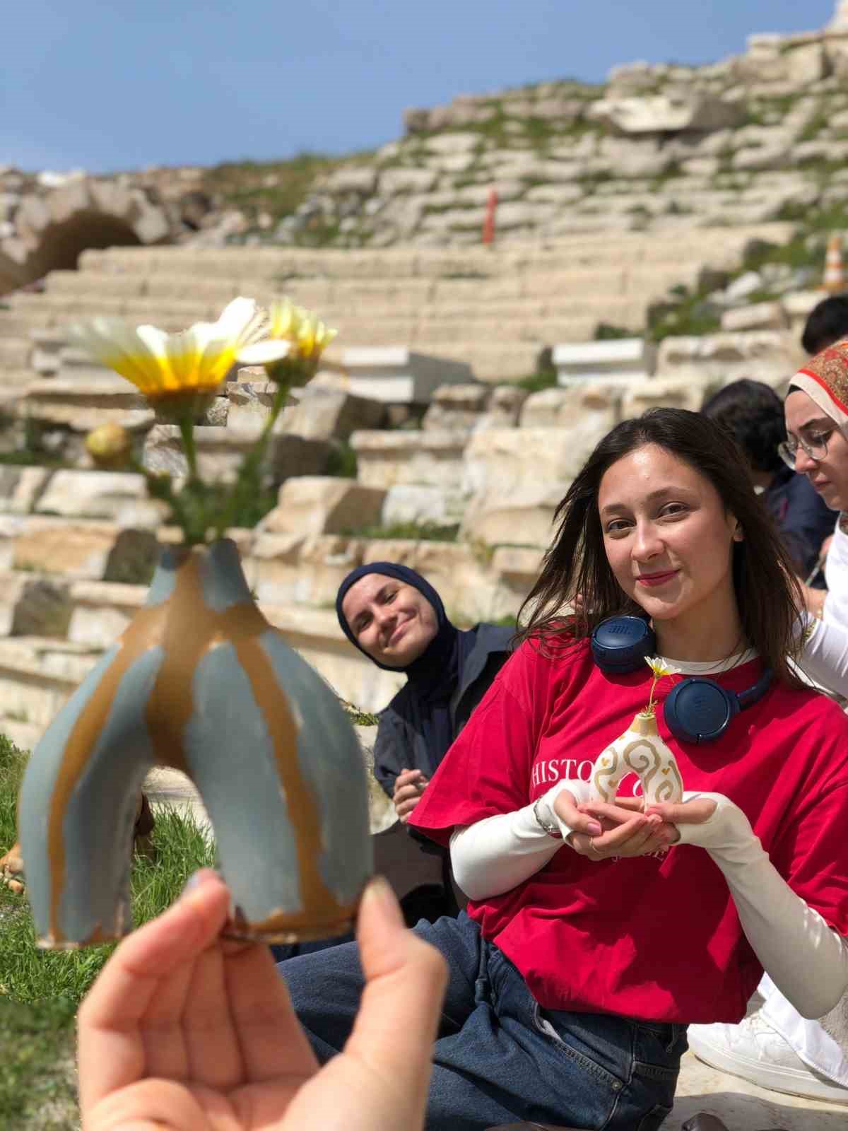 Knidos’un tarihi gençlerin elinde şekilleniyor
