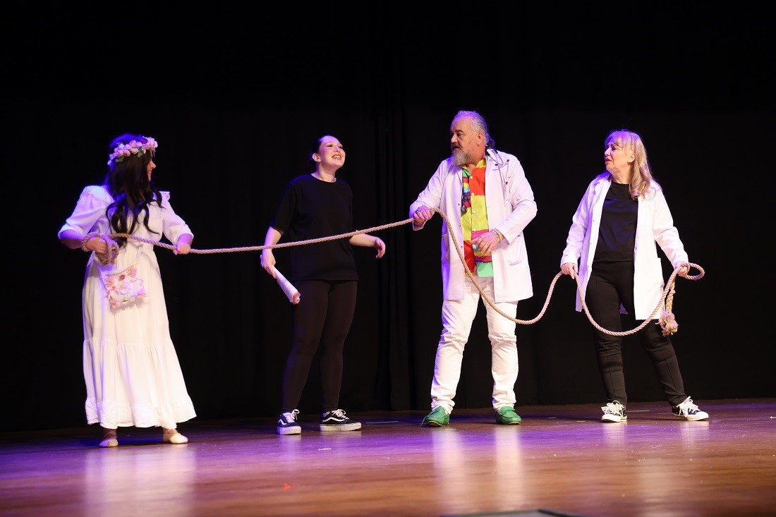 KO-MEK kursiyerlerinden teknoloji bağımlılığına mizahi eleştiri
