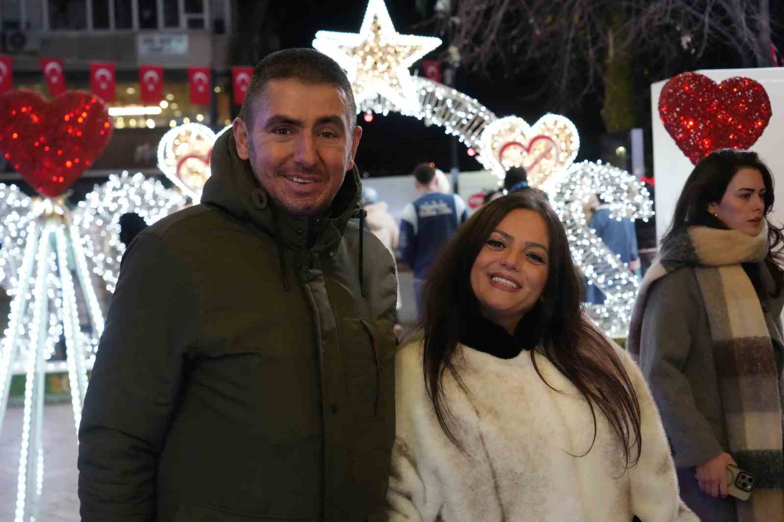 Kocaeli 2026’ya coşkuyla girdi: Sokaklar ışıltı ve neşeyle doldu
