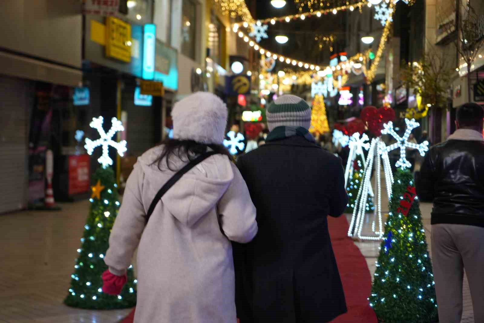 Kocaeli 2026’ya coşkuyla girdi: Sokaklar ışıltı ve neşeyle doldu
