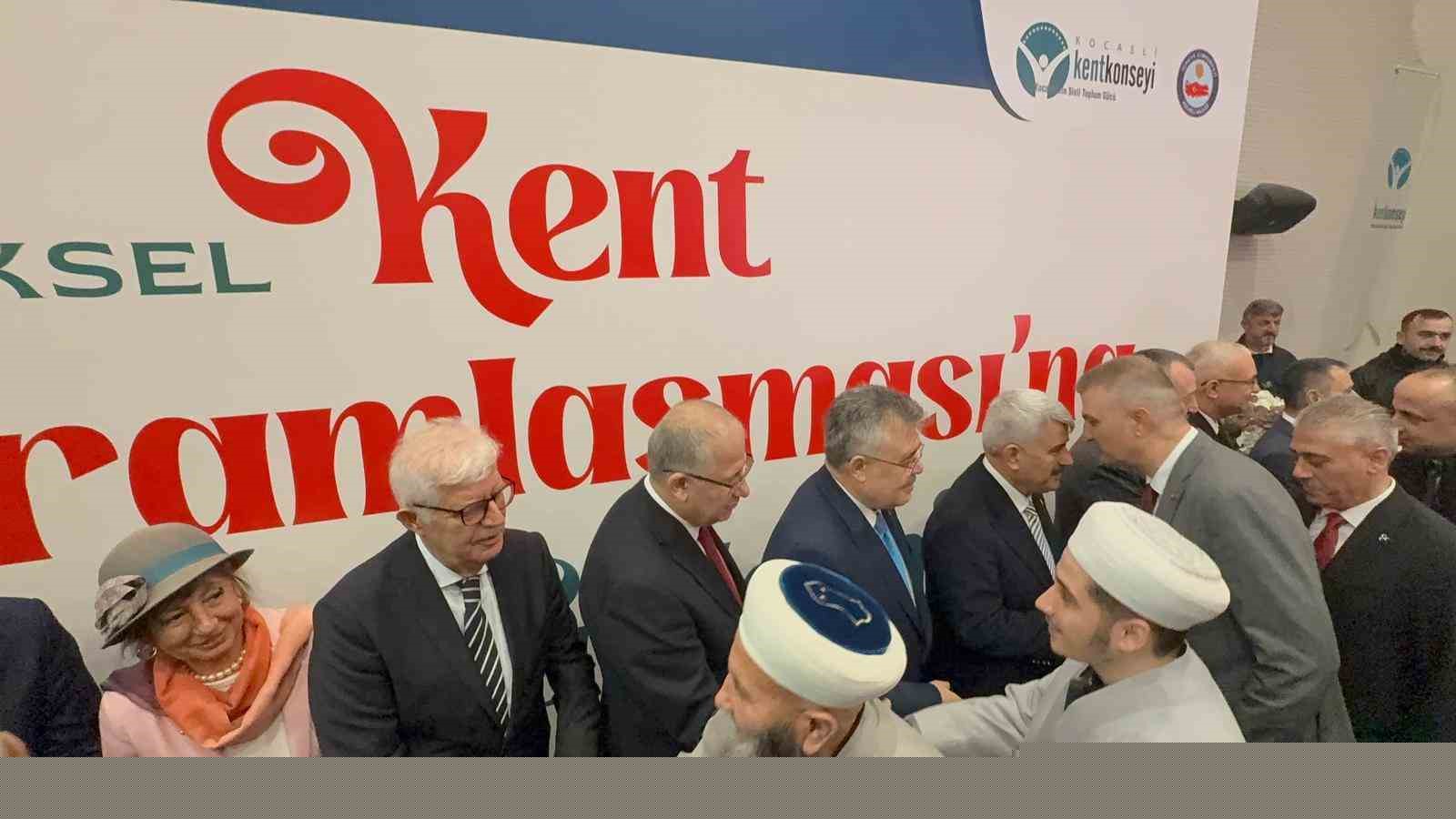 Kocaeli 42’inci kez bayramlaştı: Renkli ve uluslararası buluşma
