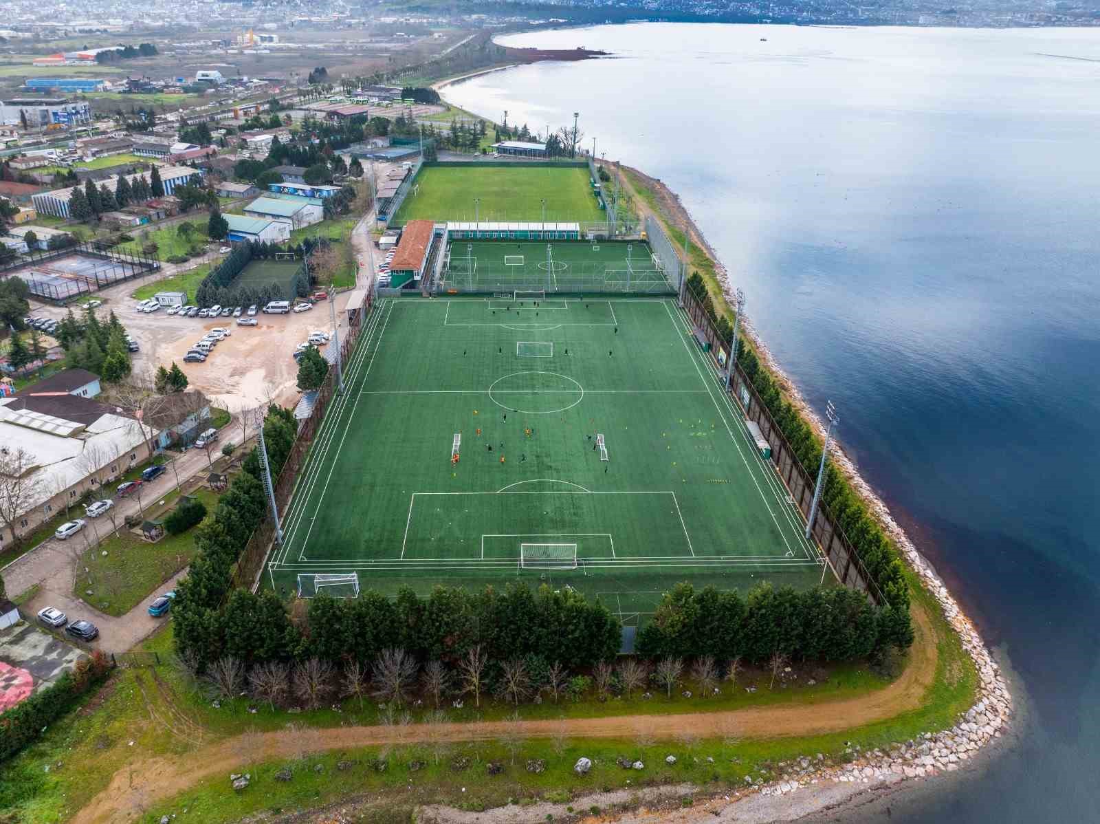 Kocaeli Büyükşehir’den Kocaelispor’a altyapı yatırımı
