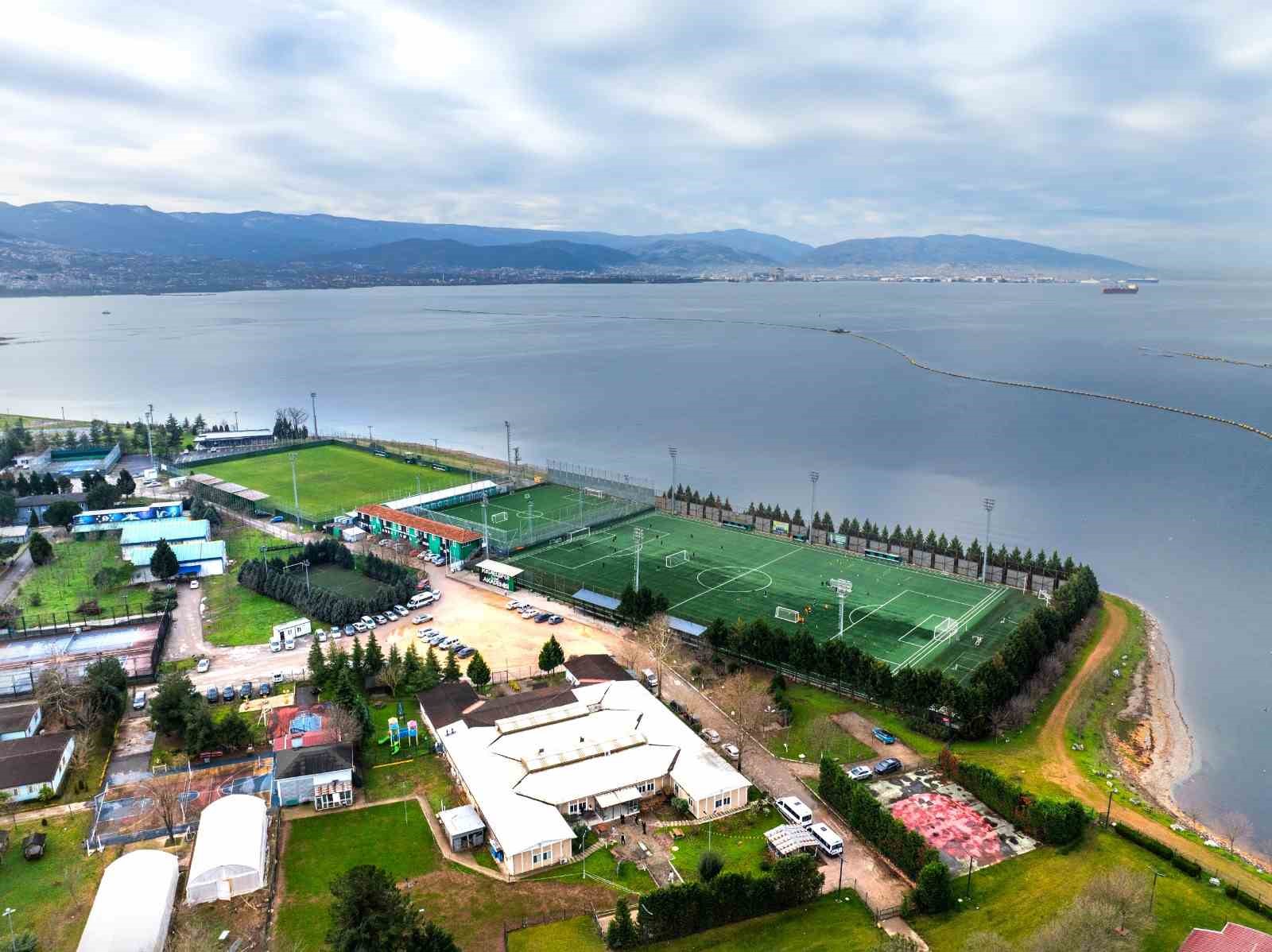 Kocaeli Büyükşehir’den Kocaelispor’a altyapı yatırımı
