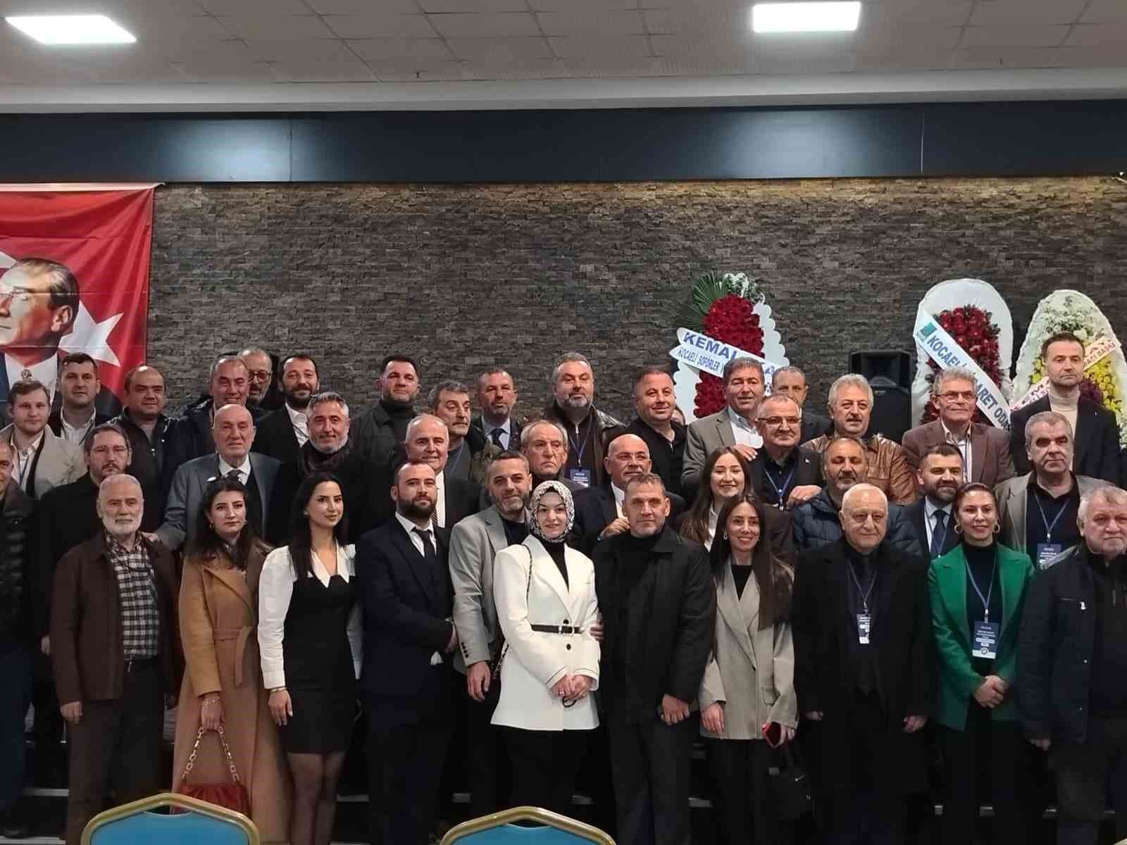 Kocaeli Esnaf ve Sanatkarlar Odası’nda Kadir Durmuş güven tazeledi
Kocaeli Esnaf ve Sanatkarlar Odası’nda Kadir Durmuş güven tazeledi