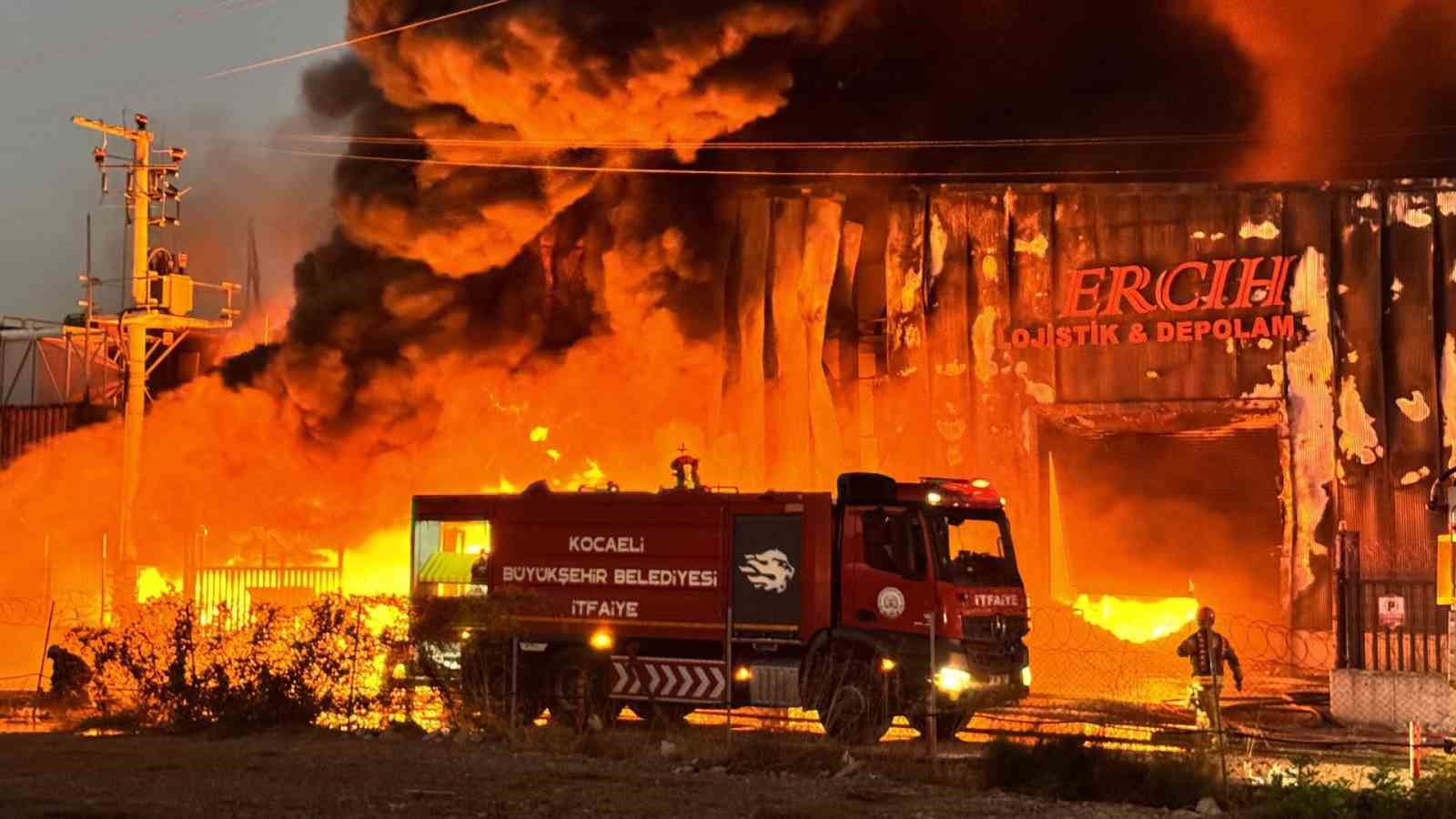 Kocaeli İtfaiyesi 13 bin 562 vakaya müdahale etti
Kocaeli İtfaiyesi 13 bin 562 vakaya müdahale etti