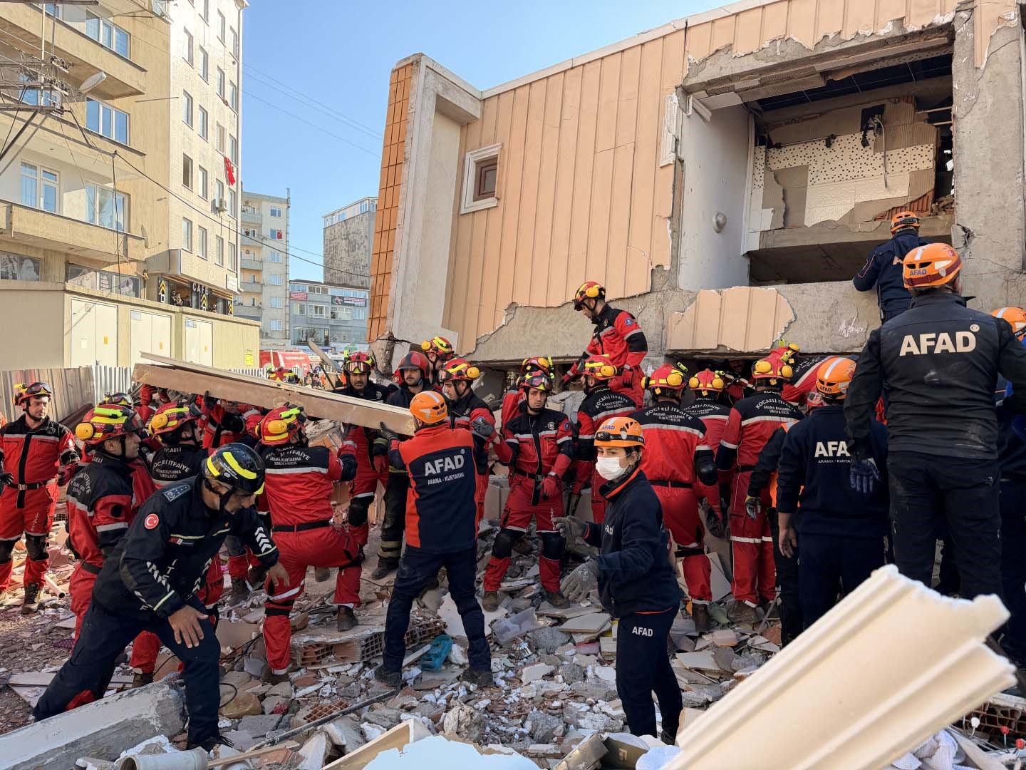 Kocaeli İtfaiyesi 13 bin 562 vakaya müdahale etti
Kocaeli İtfaiyesi 13 bin 562 vakaya müdahale etti