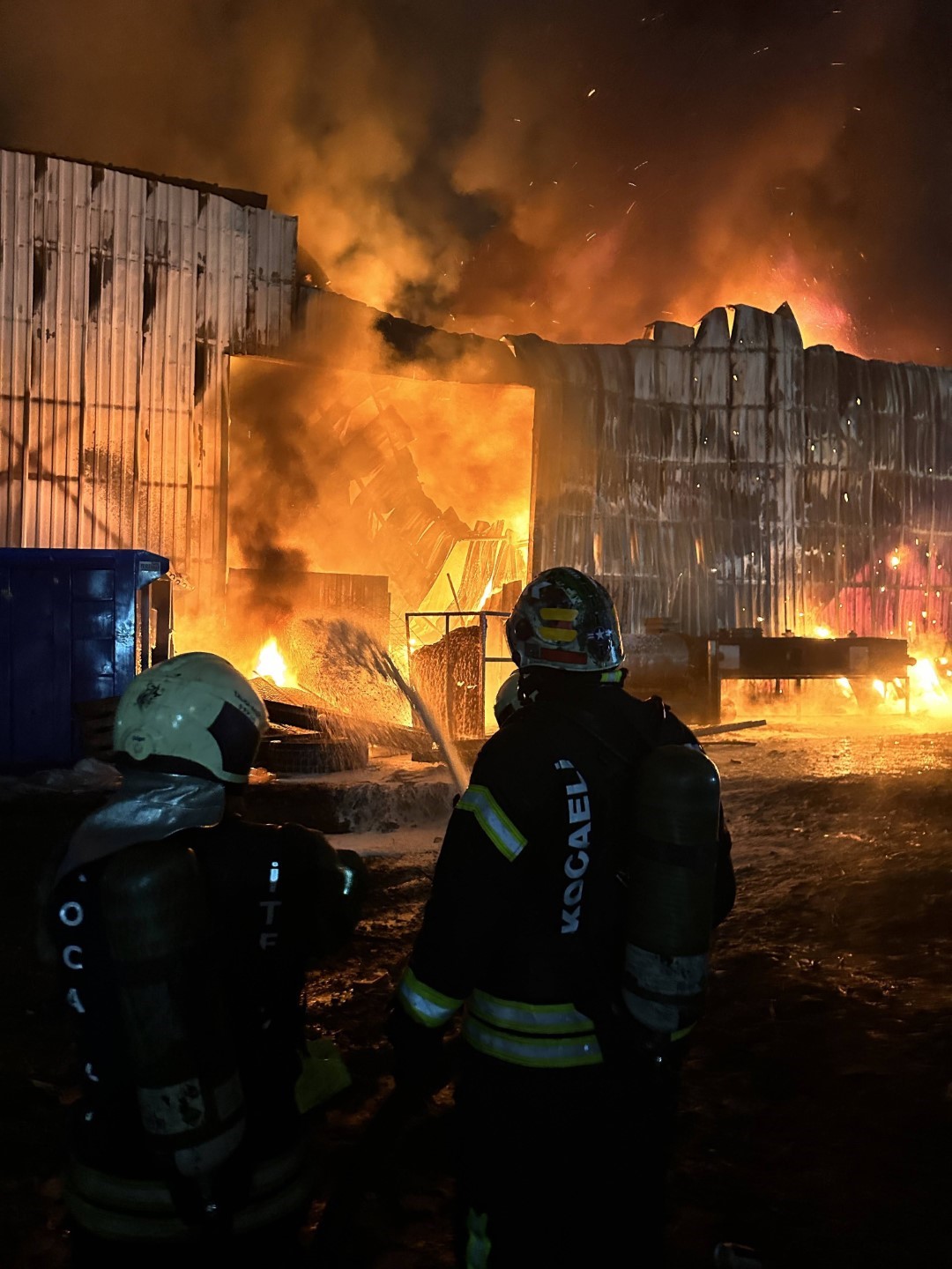 Kocaeli İtfaiyesi 13 bin 562 vakaya müdahale etti
Kocaeli İtfaiyesi 13 bin 562 vakaya müdahale etti