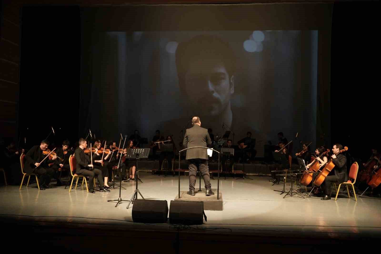 Kocaeli Orkestrası, Toygar Işıklı dizi müziklerini izleyiciyle buluşturdu
Kocaeli Orkestrası, Toygar Işıklı dizi müziklerini izleyiciyle buluşturdu