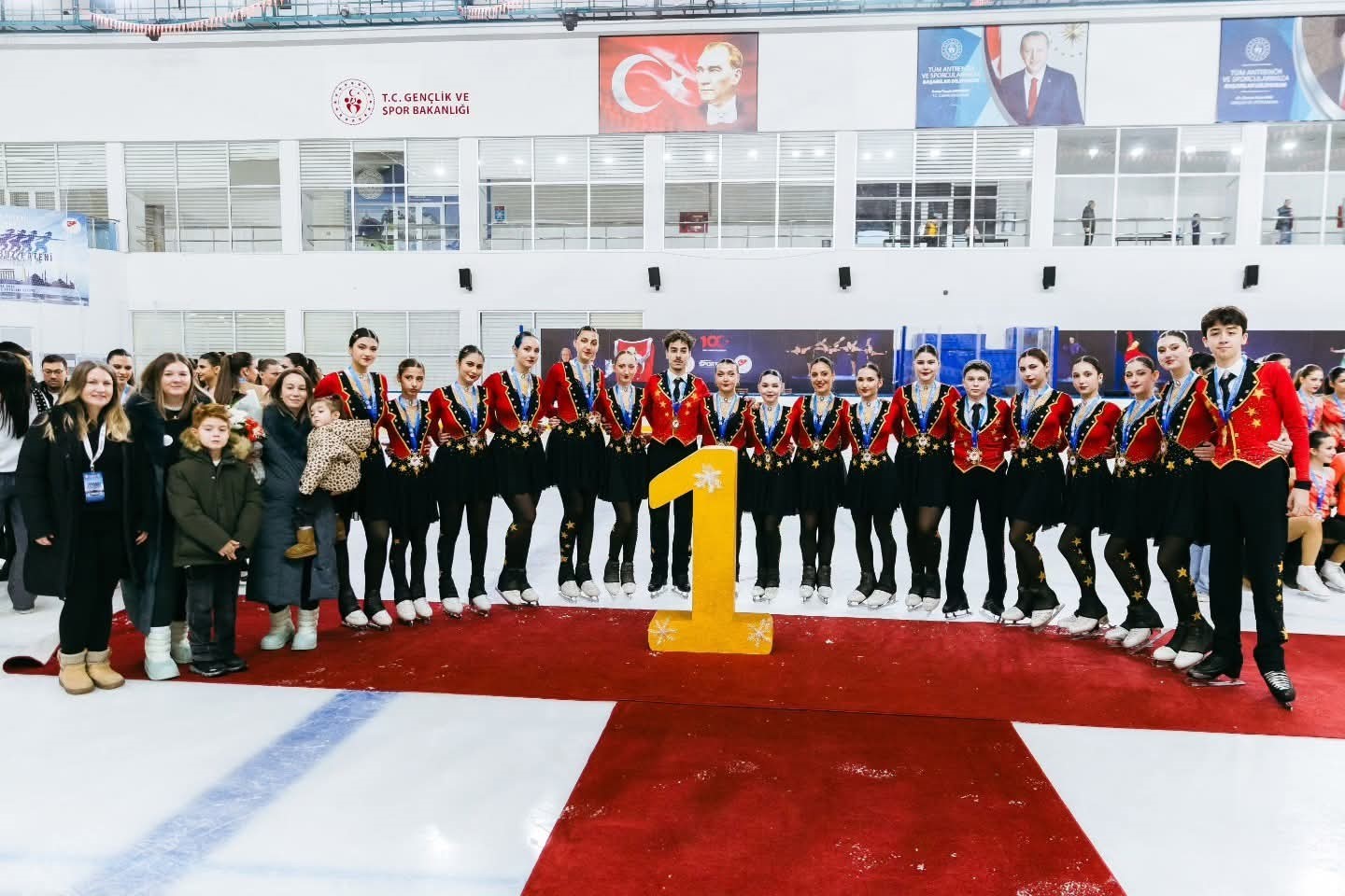 Kocaeli takımları, senkronize buz pateninde kürsüyü kaptırmadı
Kocaeli takımları, senkronize buz pateninde kürsüyü kaptırmadı