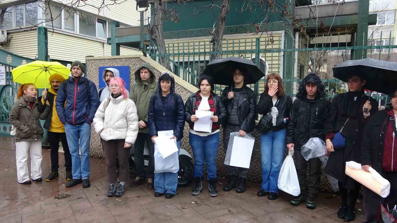 Kocaeli Üniversitesi Güzel Sanatlar Fakültesi, depreme dayanıklı olmadığı için mühürlendi
