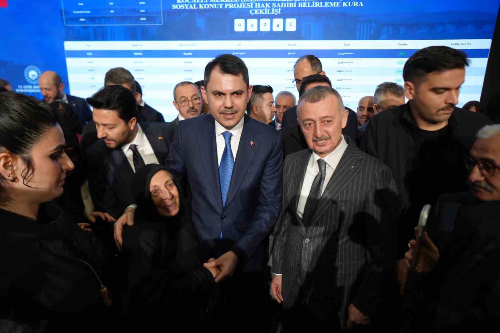 Kocaeli’de 10 bin 340 sosyal konutun kura çekimi Bakan Kurum’un katılımıyla yapıldı
