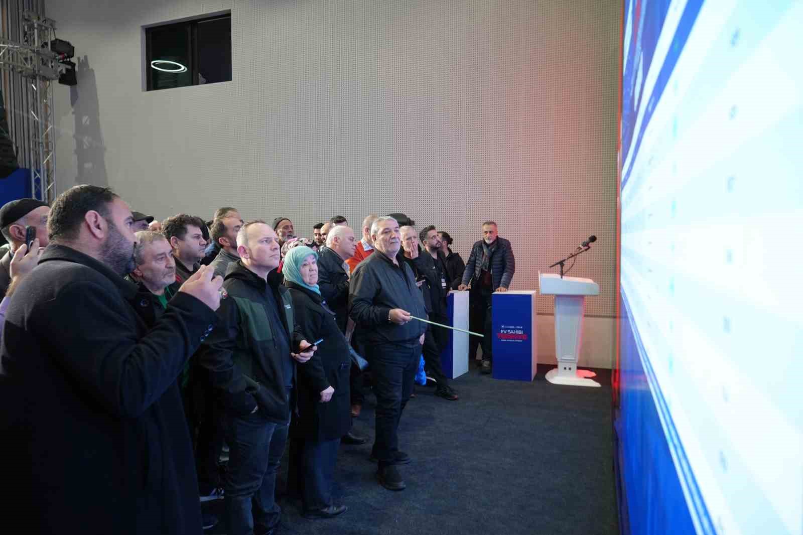 Kocaeli’de 10 bin 340 sosyal konutun kura çekimi Bakan Kurum’un katılımıyla yapıldı
