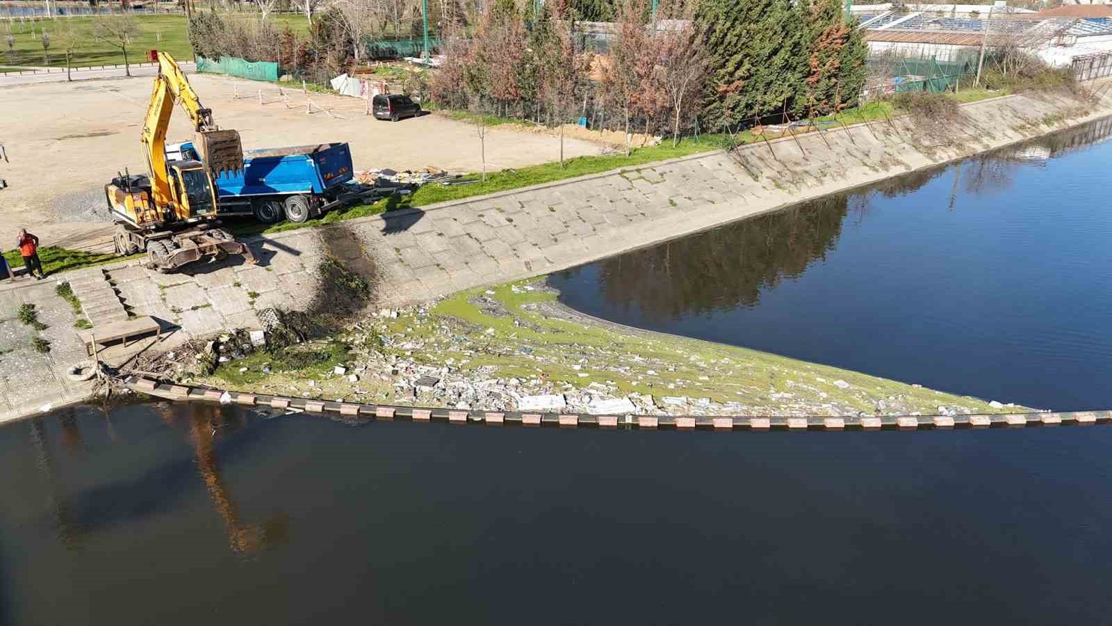 Kocaeli’de 12 metreküp atık denize ulaşmadan toplandı
