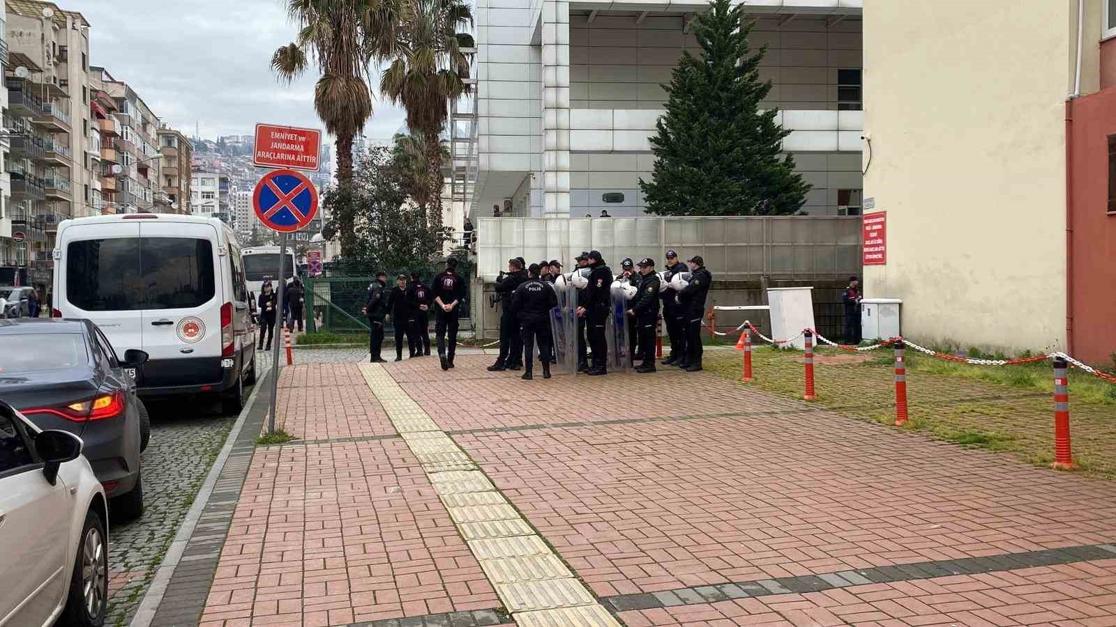 Kocaeli’de 3 kişinin öldüğü silahlı saldırıya ilişkin 9 şüpheli adliyede
