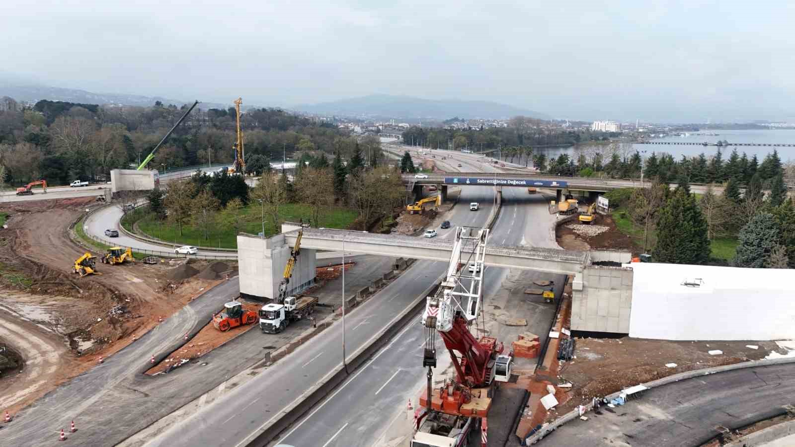 Kocaeli’de 700 tonluk vinçle 9 saatlik gece operasyonu
