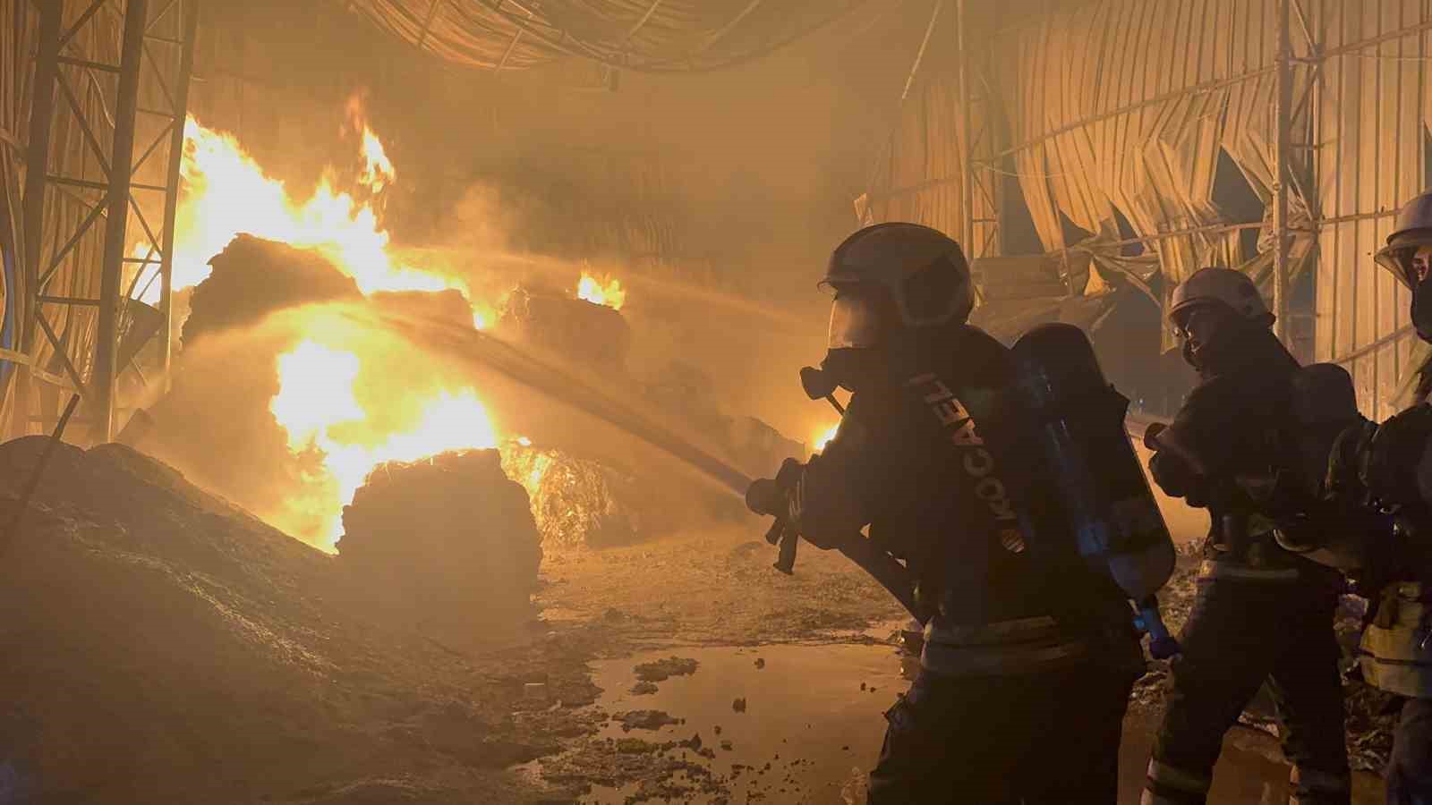 Kocaeli’de atık naylon deposunda yangın
