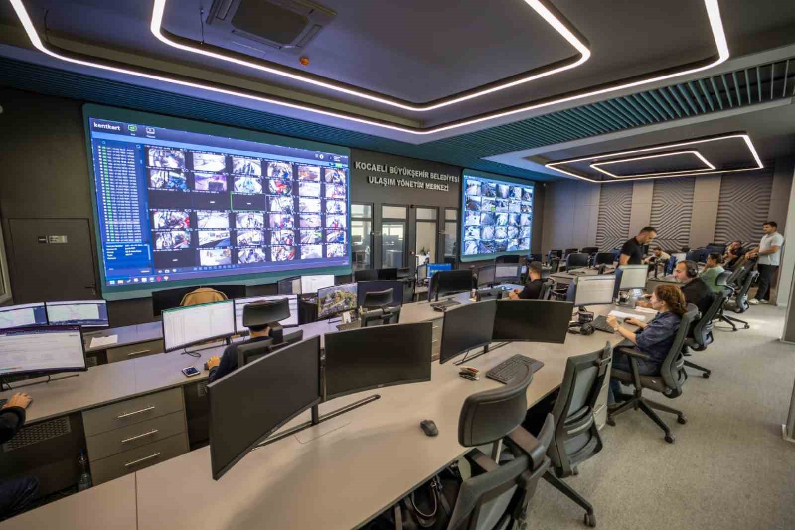 Kocaeli’de aylık 1,7 ton yakıt ve 3,2 ton karbon tasarrufuyla akıllı trafik
Kocaeli’de aylık 1,7 ton yakıt ve 3,2 ton karbon tasarrufuyla akıllı trafik