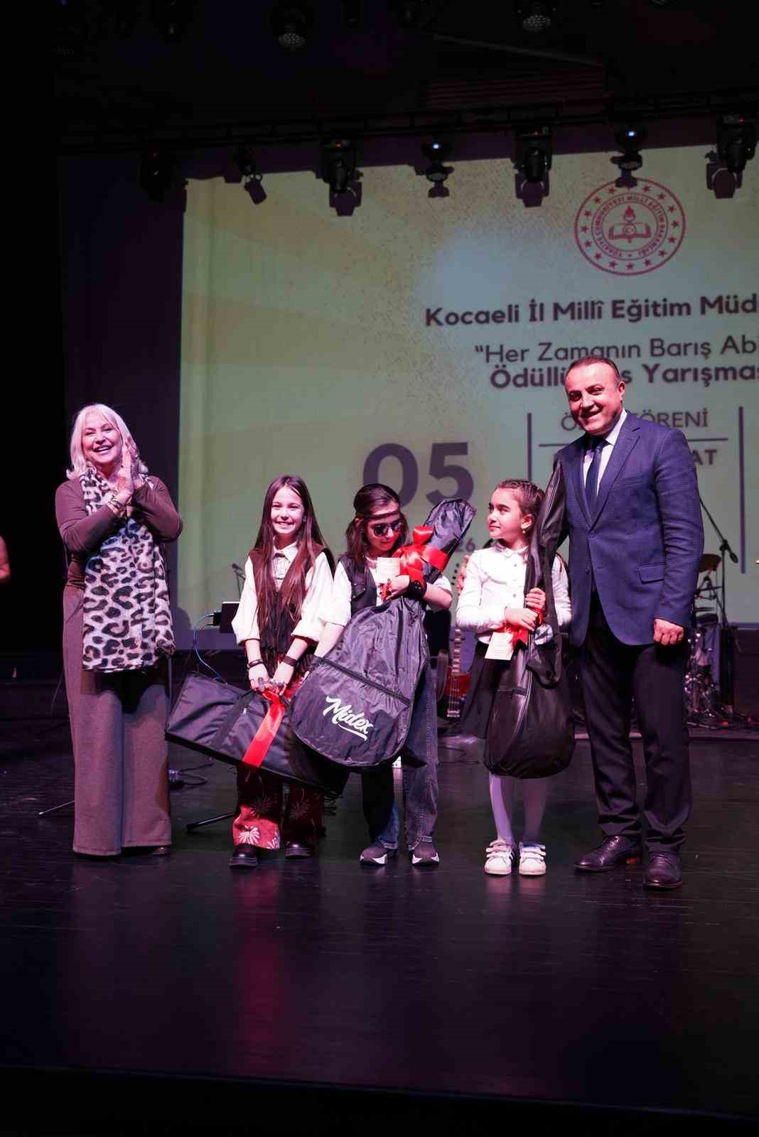 Kocaeli’de öğrenciler Barış Manço şarkılarıyla yarıştı
