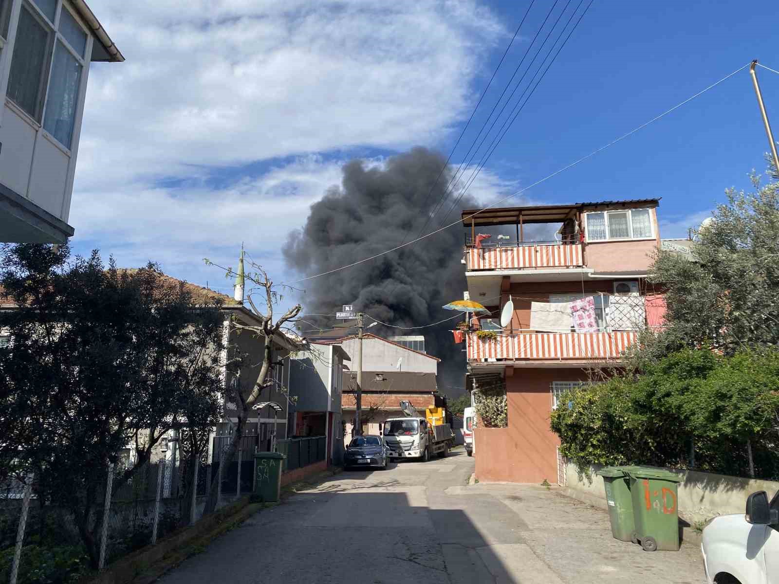 Kocaeli’de plastik ve promosyon fabrikası alevlere teslim oldu
Kocaeli’de plastik ve promosyon fabrikası alevlere teslim oldu