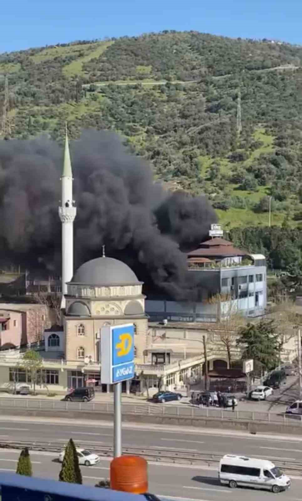 Kocaeli’de plastik ve promosyon fabrikası alevlere teslim oldu
Kocaeli’de plastik ve promosyon fabrikası alevlere teslim oldu