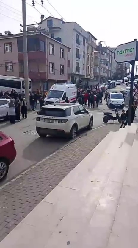 Kocaeli’de servis aracının çarptığı ilkokul öğrencisi hayatını kaybetti
