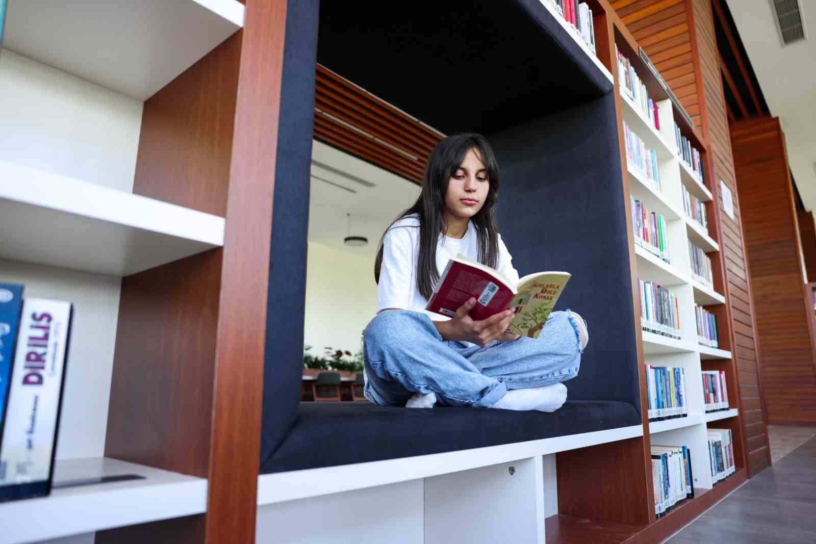 Kocaeli’de yeni nesil kütüphaneler 2 yılda 69 bini aşkın üyeye ulaştı
Kocaeli’de yeni nesil kütüphaneler 2 yılda 69 bini aşkın üyeye ulaştı