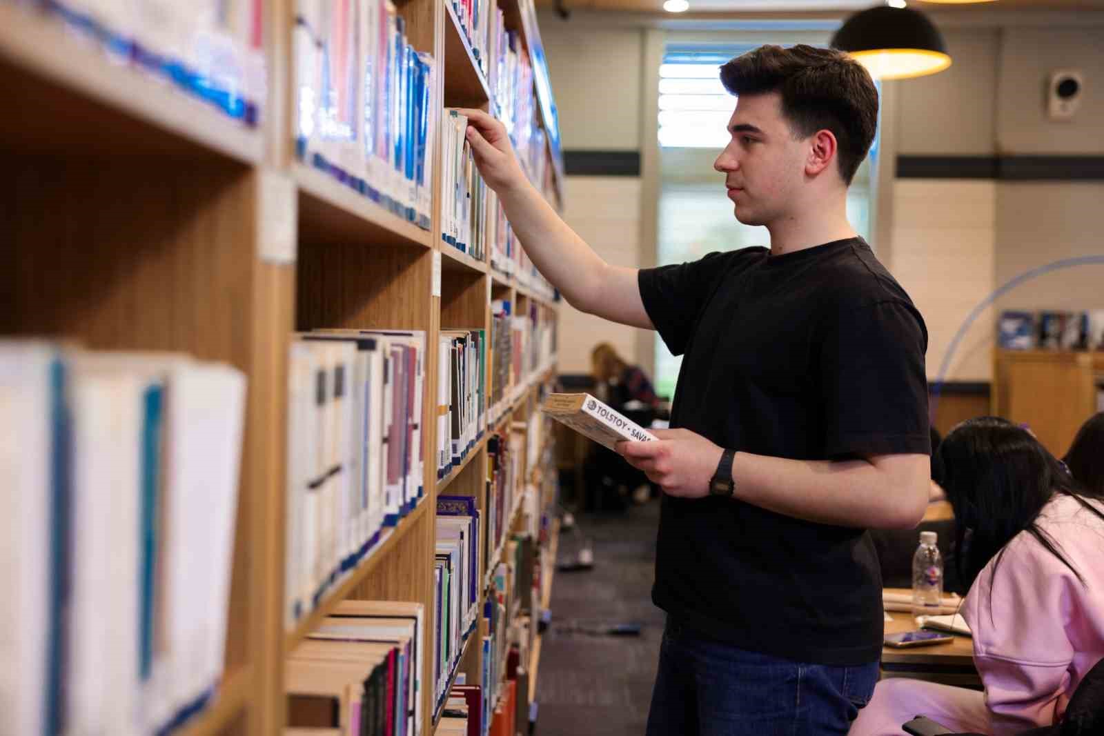 Kocaeli’de yeni nesil kütüphaneler 2 yılda 69 bini aşkın üyeye ulaştı
Kocaeli’de yeni nesil kütüphaneler 2 yılda 69 bini aşkın üyeye ulaştı