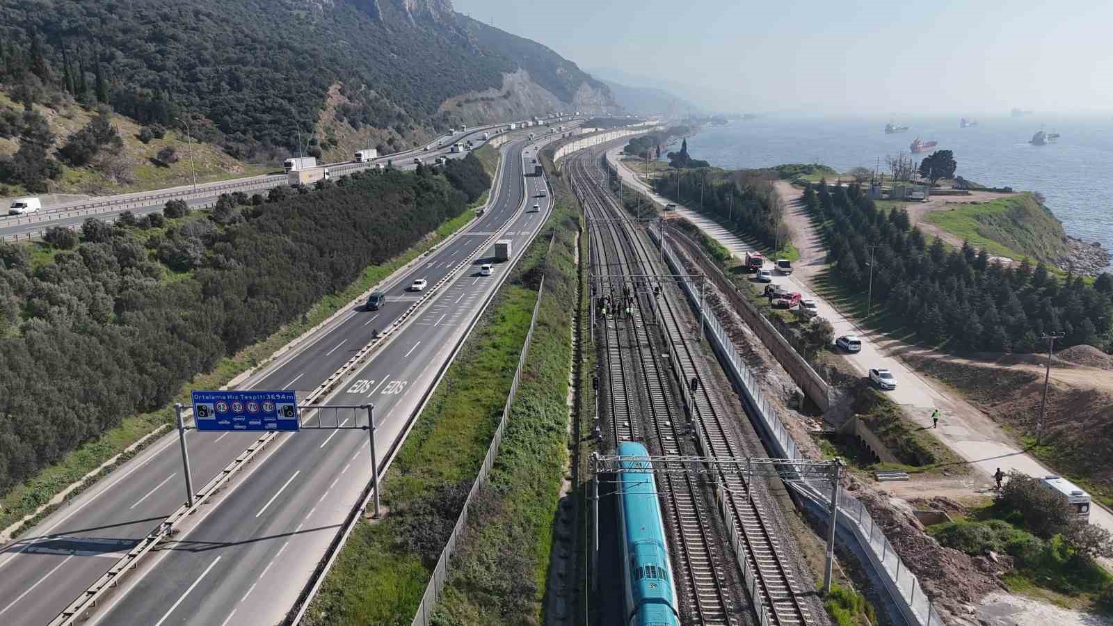 Kocaeli’de yüksek hızlı trenin çarptığı kişi hayatını yitirdi
