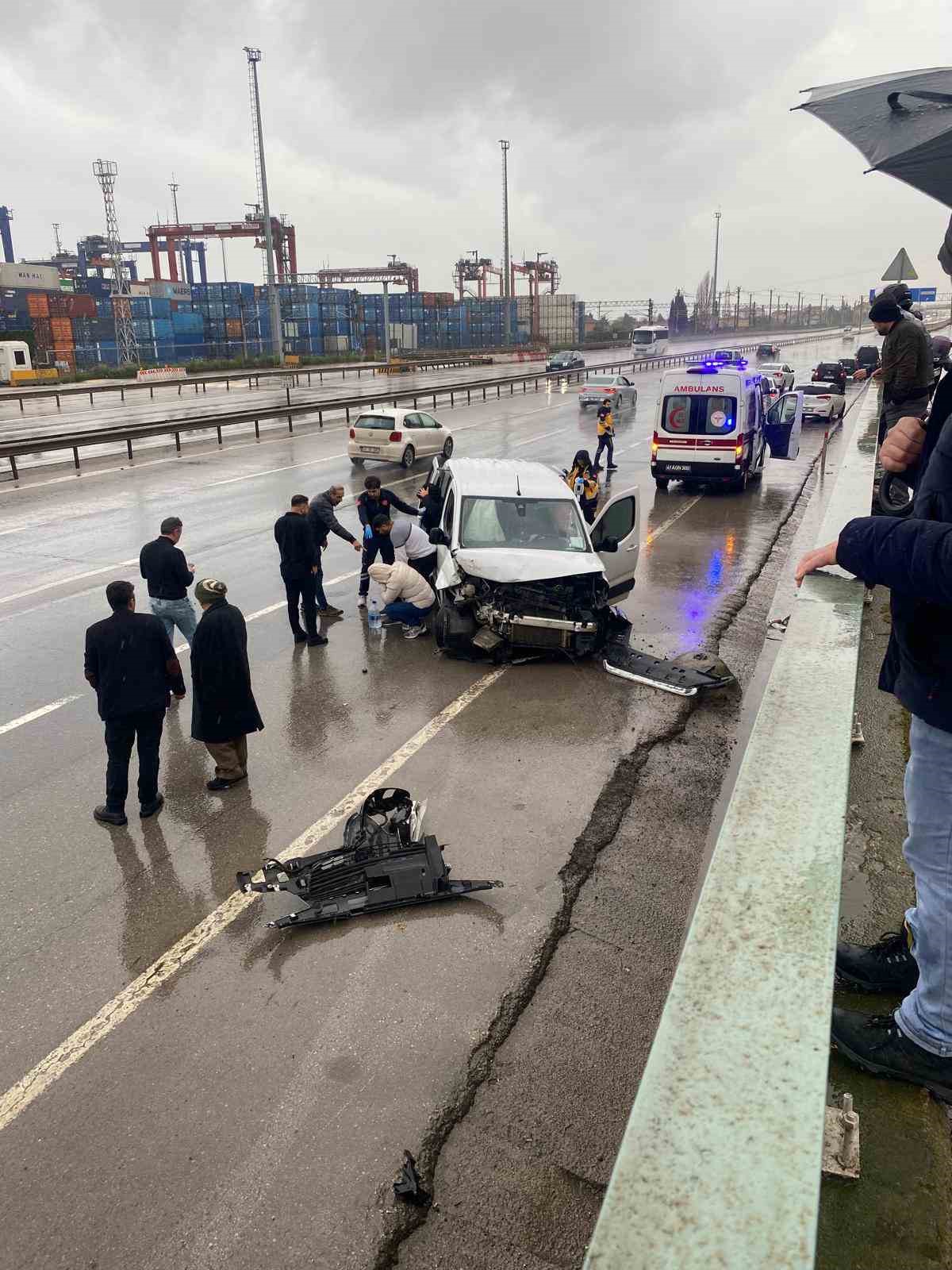 Kocaeli’de zincirleme kaza: 3 yaralı
