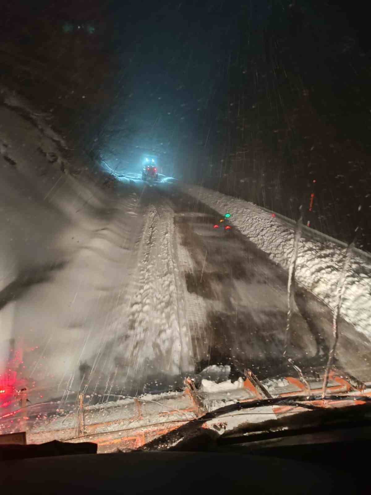 Kocaeli’nin yüksek kesimleri bayram sabahı beyaza büründü
