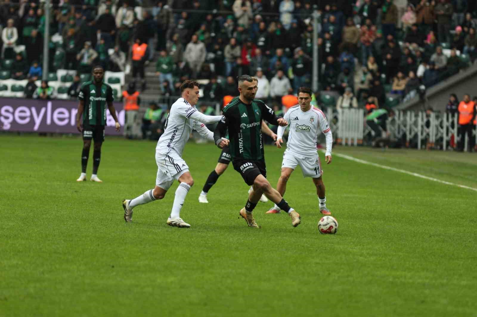 Kocaelispor ligde ikici yarıya daha iyi başladı
Kocaelispor ligde ikici yarıya daha iyi başladı