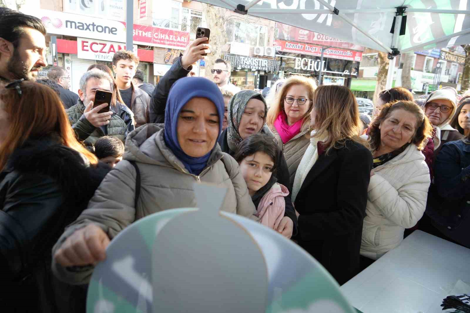 Kocaelispor’dan Kadınlar Günü’nde hediye çarkı etkinliği
