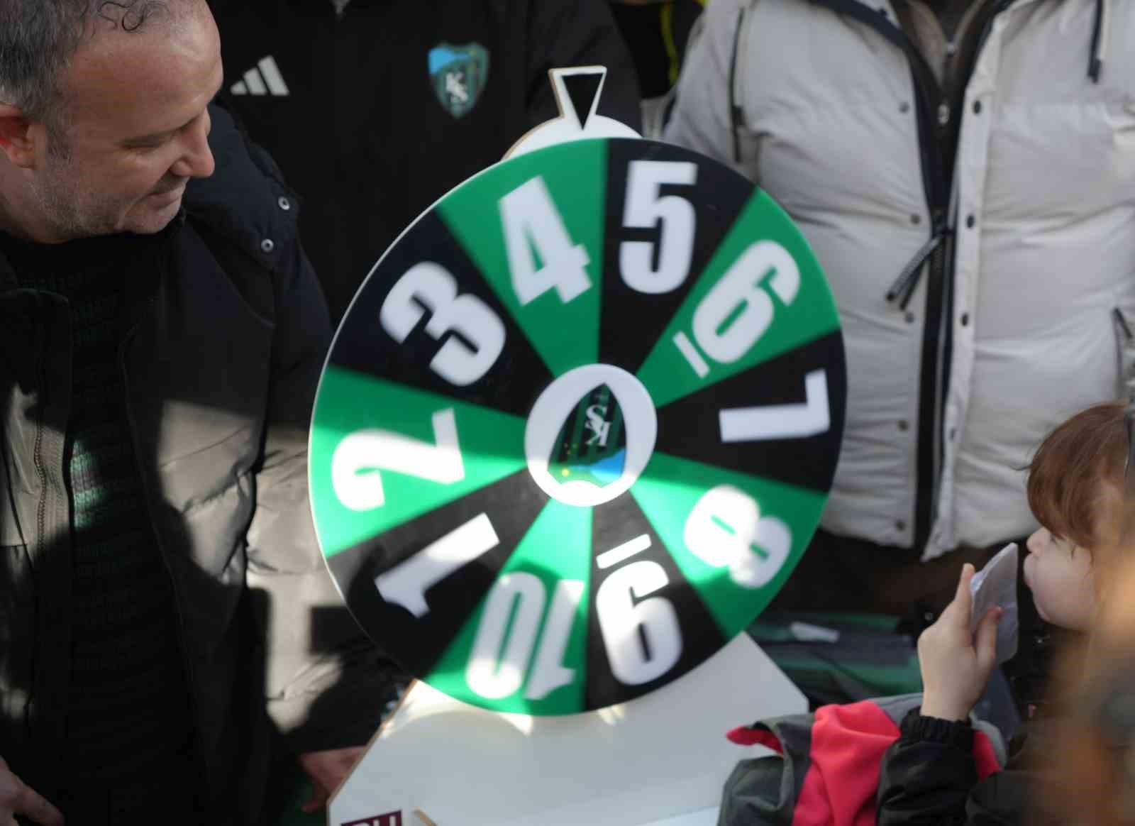 Kocaelispor’dan Kadınlar Günü’nde hediye çarkı etkinliği

