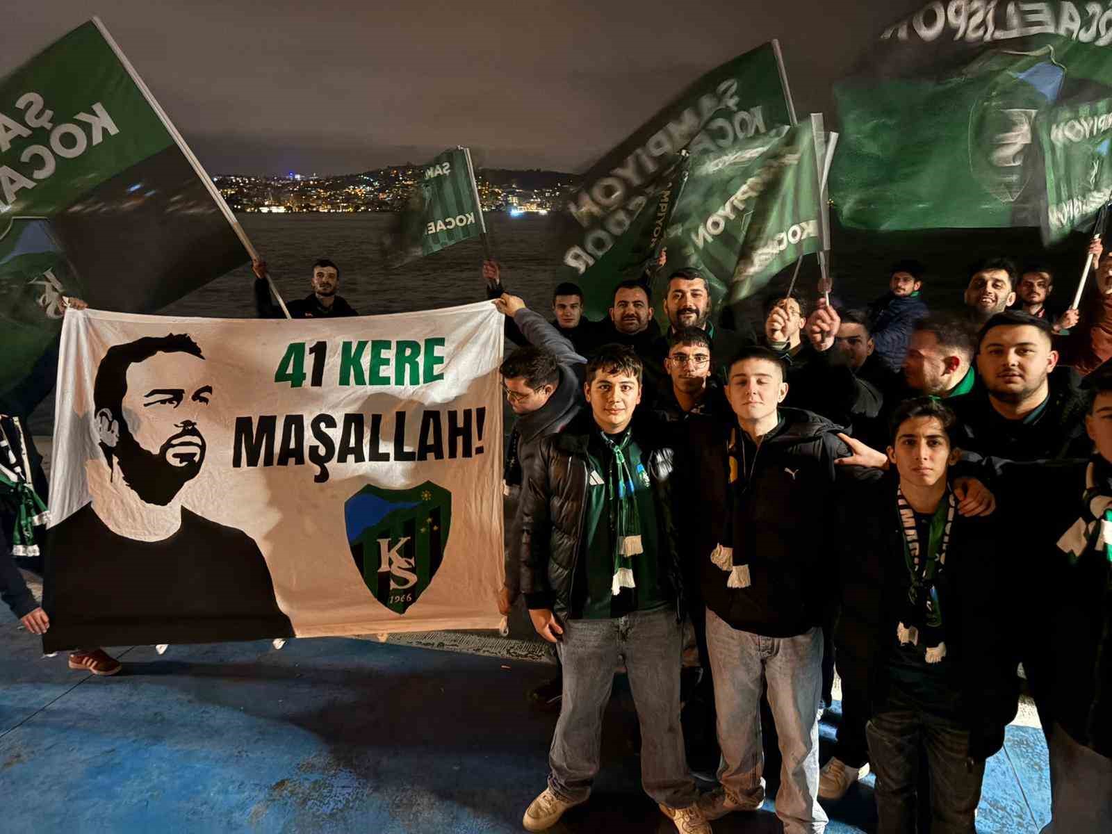 Kocaelisporlu taraftarlardan, Selçuk İnan’a 41. yaş sürprizi
