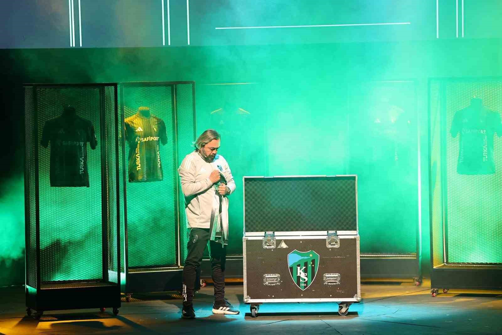 Kocaelispor’un 60. yılında "Efsane Forma" tiyatro oyunu sahnelendi
