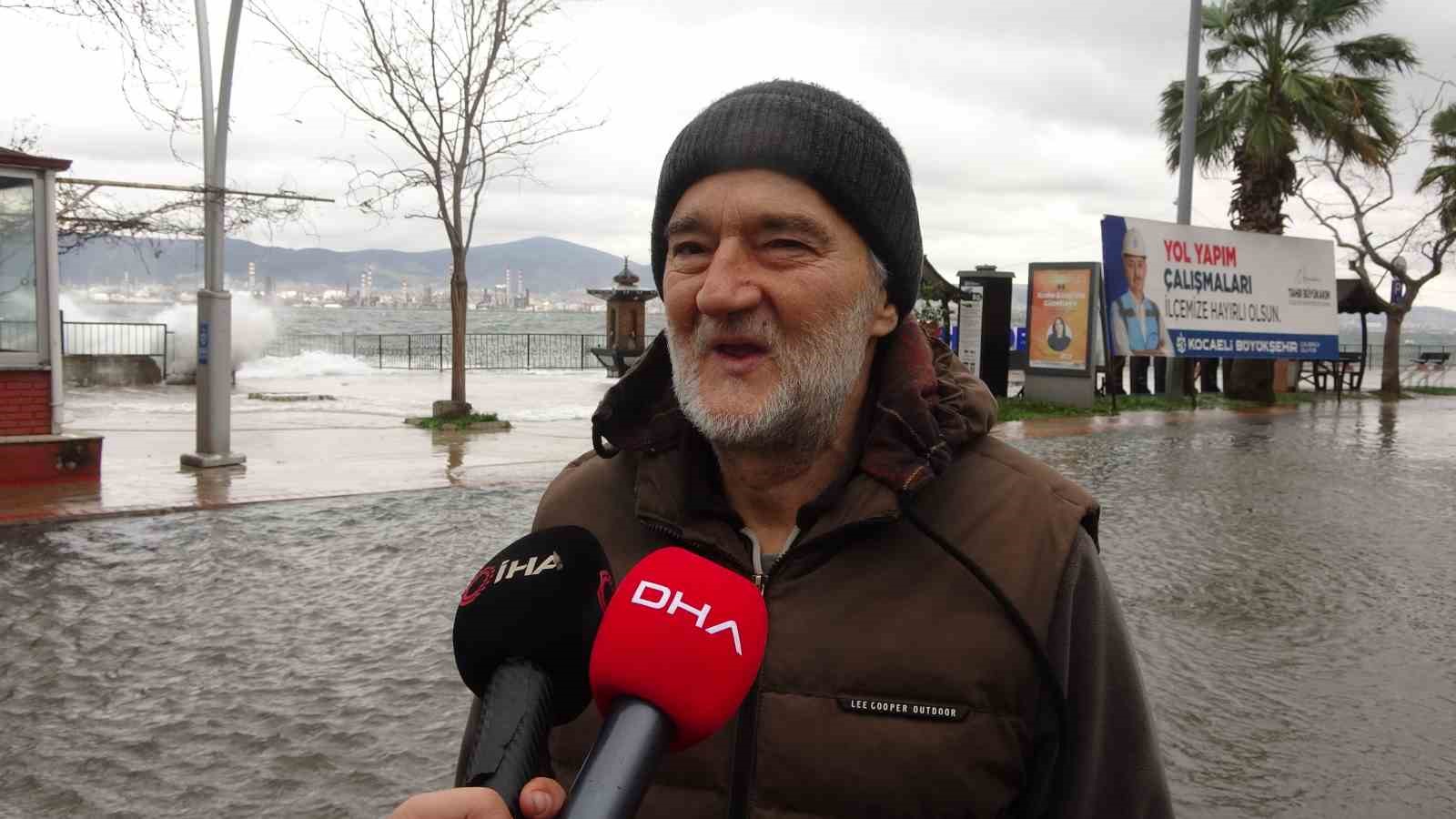 Kocaeli’yi lodos vurdu, yollar göle döndü
