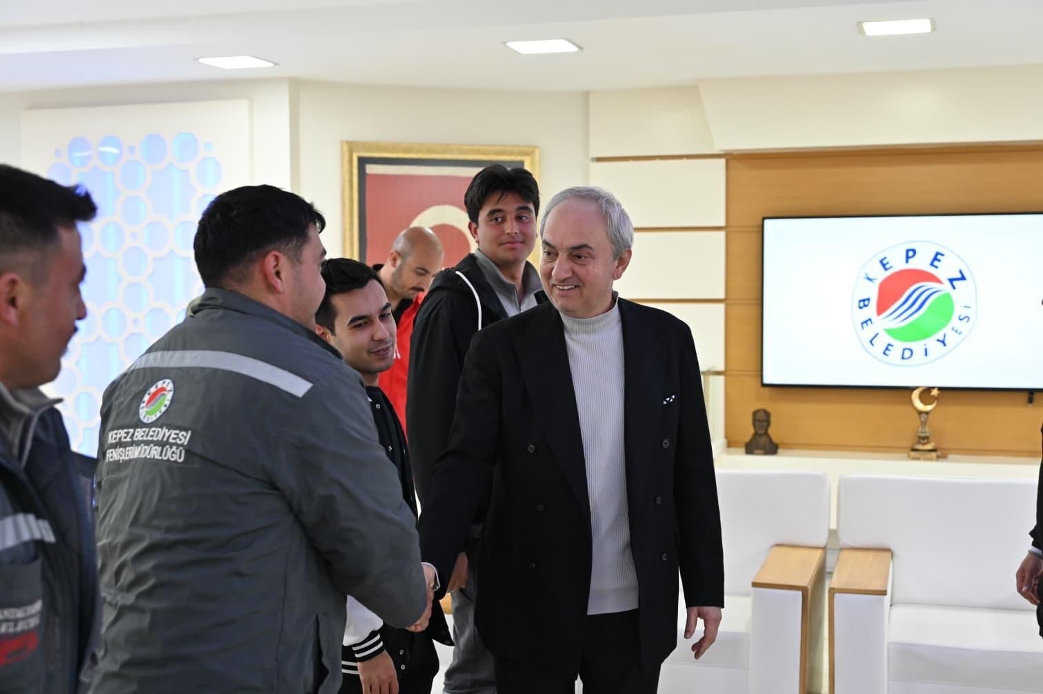 Kocagöz’den belediyedeki sezonluk işçilere daimi iş müjdesi
