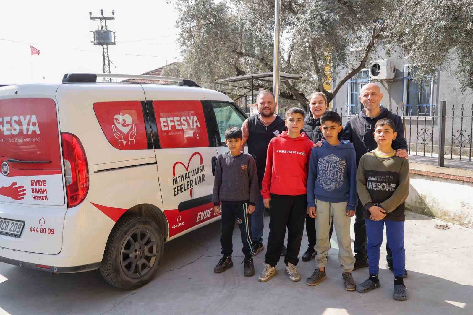 Kocagürlü çocuklara bayram tıraşları Efeler Belediyesi’nden
